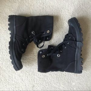Palladium Women’s Baggy Black Boot size 9